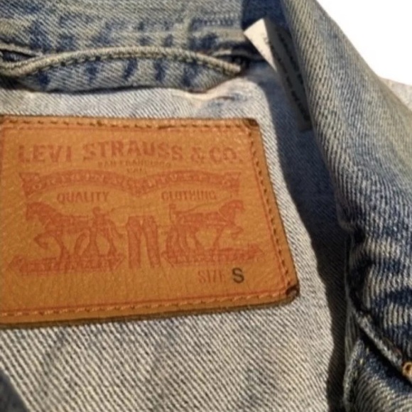 LEVIS Vintage Distressed Premium Denim Trucker Jacket - Picture 4 of 10